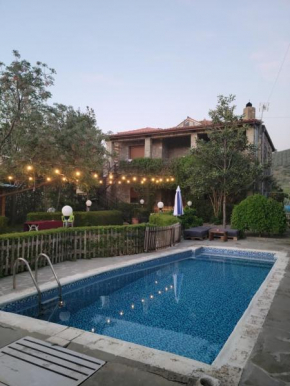Villa Llanaj